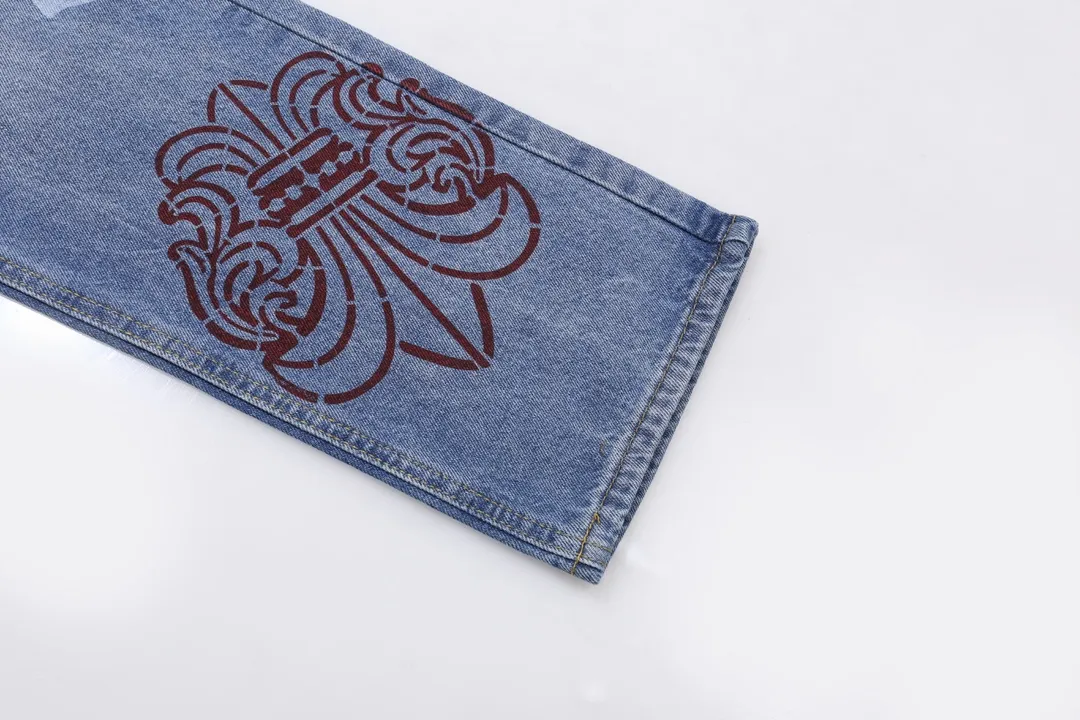 P260 model number: H505 Chrome Hearts Chrome Hearts high-end limited edition jeans exude uninhibited personality and unique charm. Every wear and tear is carefully designed to present a unique artistic feel. Made of imported denim fabric, which has undergone heavy industrial washing and destruction treatment, the trousers show a super cool effect on the upper body, allowing you to dominate the fashion stage.  This is more than just a pair of jeans, it is an expression of attitude. With its unique design concept and ultimate pursuit of details, Croxin breaks traditional boundaries and defines the jeans trend in the new era. The trousers are made of double-layer woven fabric and matched with customized hardware, showing an incomparably beautiful and unique style, making every wearer the focus of fashion. Imported denim fabric, super heavy-duty washed and damaged, the upper body is super cool! Customized hardware, incomparably good-looking model. The production process is difficult. It has a high-street feel. Color: blue Size: S M L XL